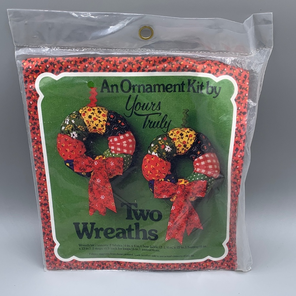 Vintage Yours Truly Ornament Kit - Two Round Wood Fabric Wreaths 1976